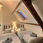 Le Domaine D'etaville Bed and Breakfast