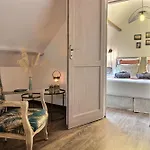 Le Domaine D'etaville Bed and Breakfast