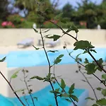 Le Domaine D'etaville Bed and Breakfast 4*