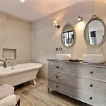 Bed and Breakfast Le Domaine D'etaville 4*
