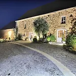 Le Domaine D'etaville Bed and Breakfast 4*