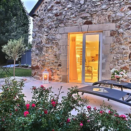 Le Domaine D'etaville Bed & Breakfast
