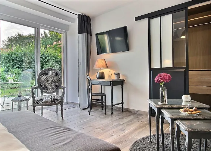 Le Domaine D'etaville Bed & Breakfast