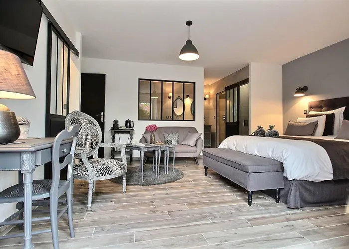 Le Domaine D'etaville Bed & Breakfast