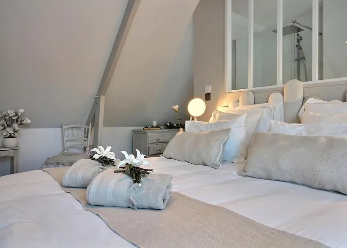 Le Domaine D'etaville Bed & Breakfast Sottevast