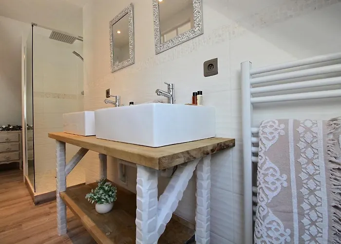 Le Domaine D'etaville Bed & Breakfast 4*